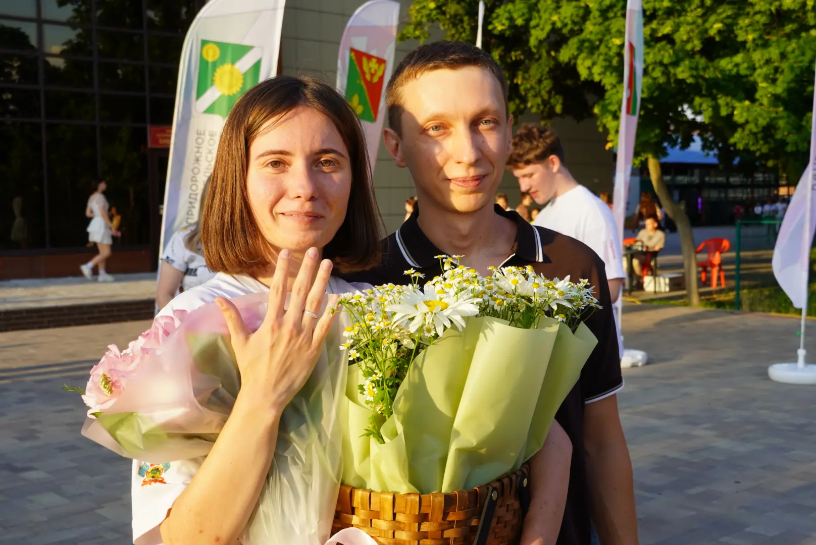 Есть любовь – будет и семья ❤

В День семьи, любви и верности на одну пару, решившую стать семьёй, в