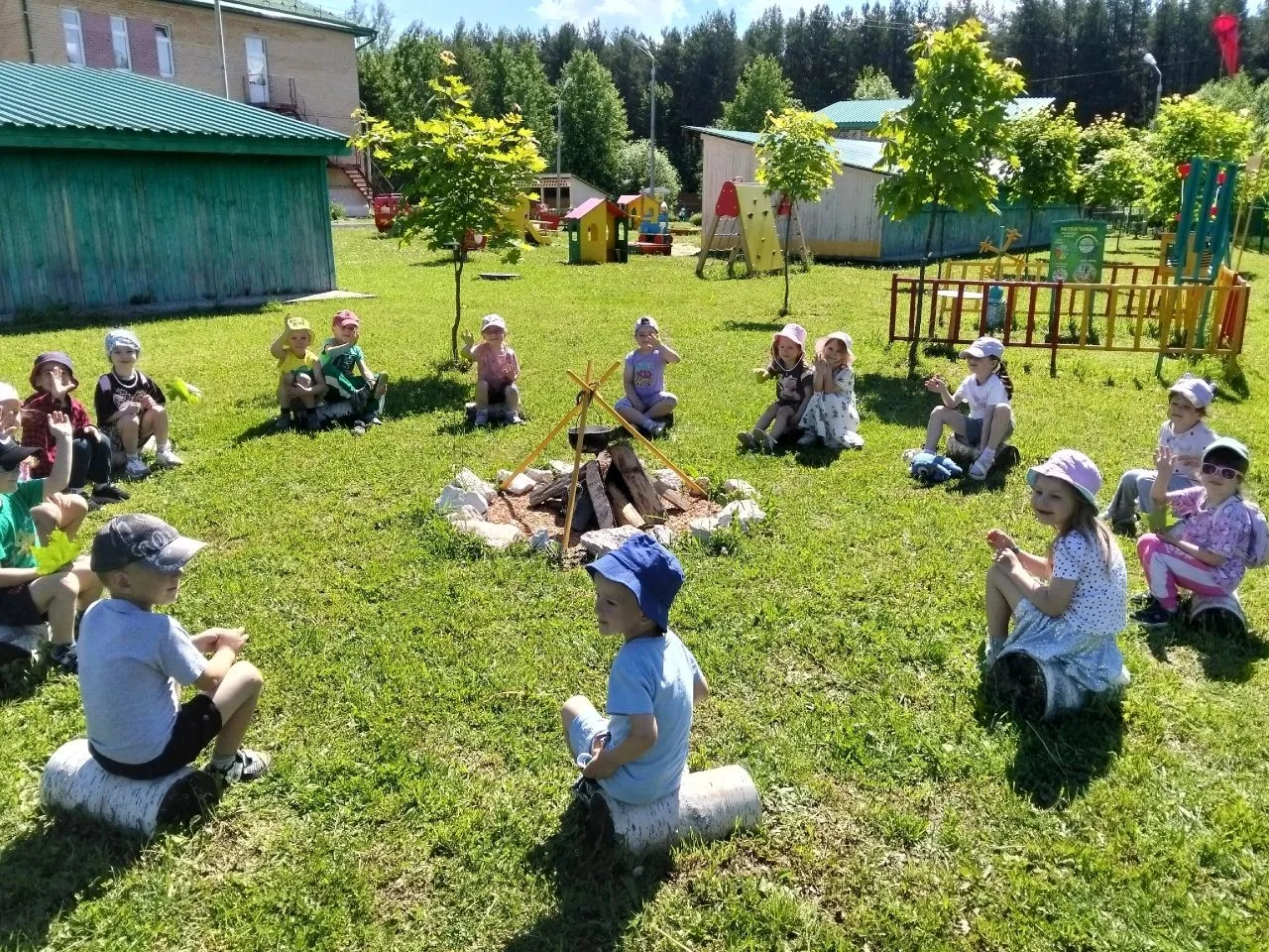 Сегодня в средней группе №14 "Родничок" Мы необычно отметили День России. Вместо привычного флага — 