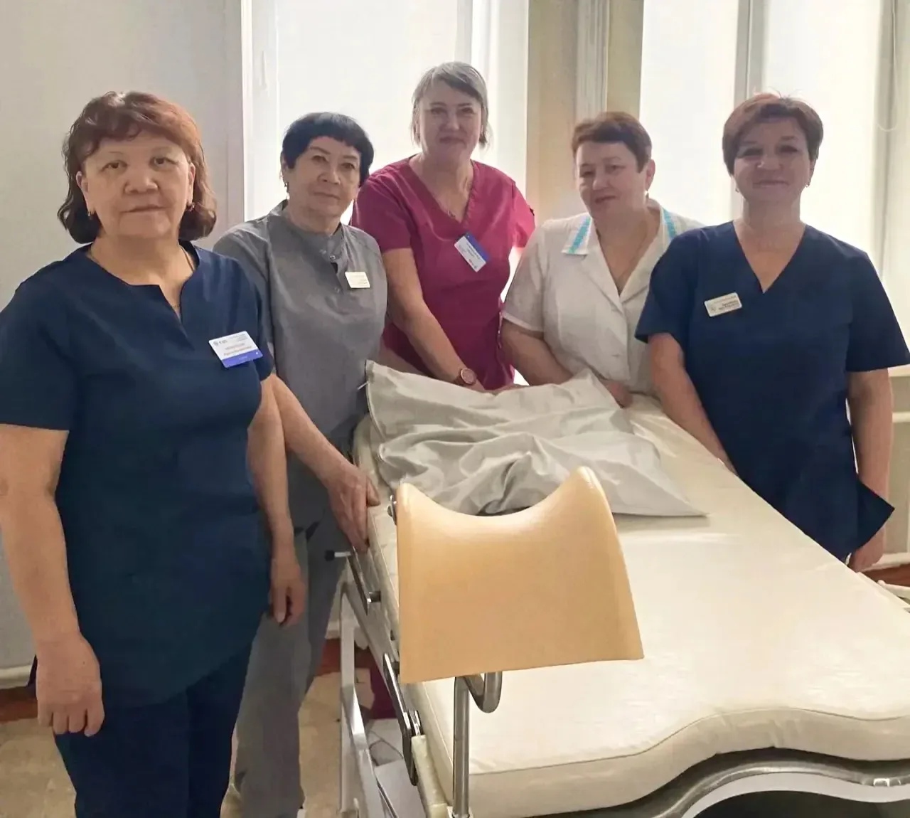 🌷 Сегодня, 5 мая, мы поздравляем тех, чьи заботливые руки первыми встречают новую жизн...