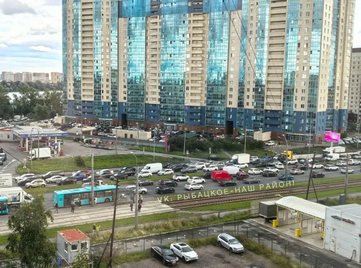 Пробки на проспекте Обуховской Обороны из-за ремонта Вантового моста