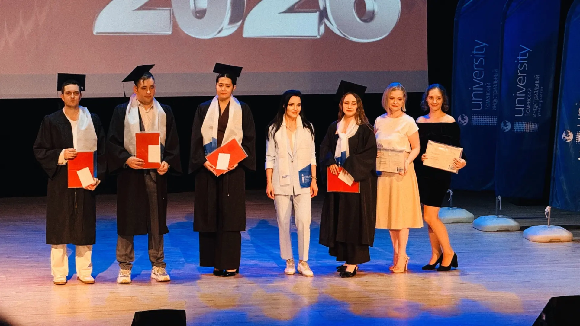 🎓 Лариса Боровицкая поздравила выпускников Строительного института ТИУ с получением дипломов

Накан