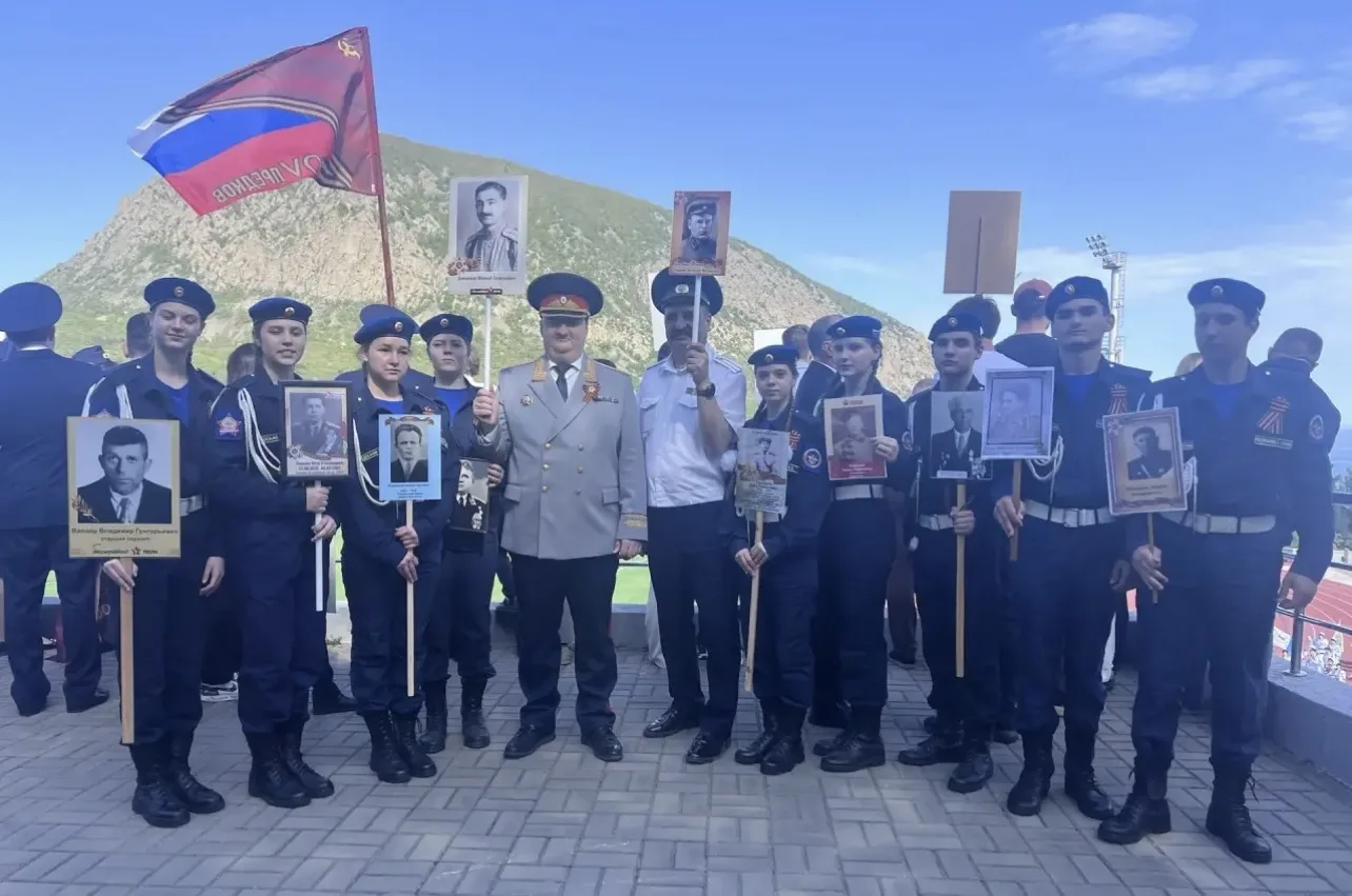 9 мая курсанты ВПК "Родная гавань" (руководитель Варавва С.В) МБОУ «Школа-лицей» №3 им.А.С.Макаренко