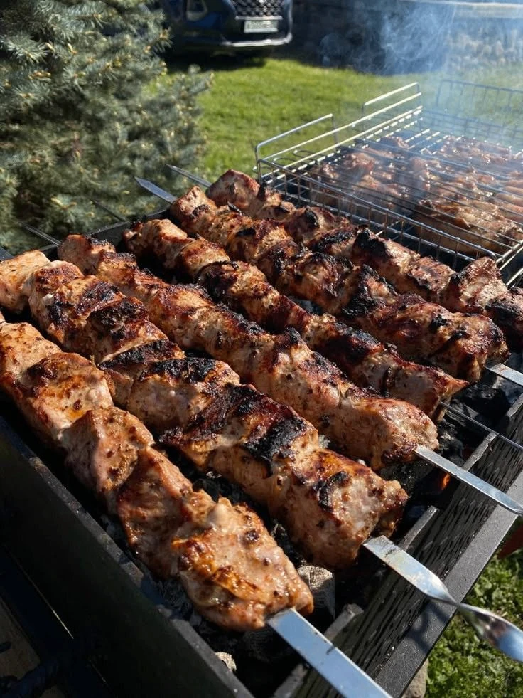 мммм... как вкусно

любите шашлычок 🍖?
❤️ — ДААААА
🔥 — не очень