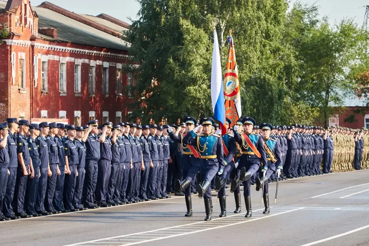 День знаний в СВВАУЛ: более 300 курсантов влились в лётную семью