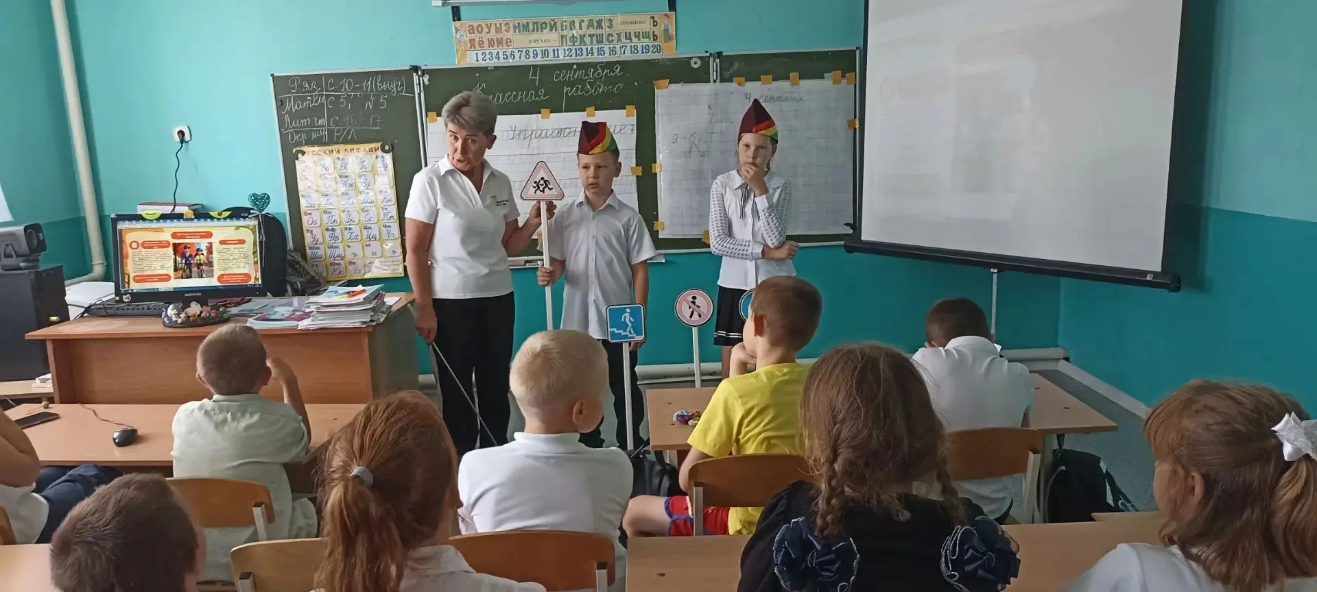 В первый учебный день, в нашей школе стартовала «Неделя безопасности дорожного движения...