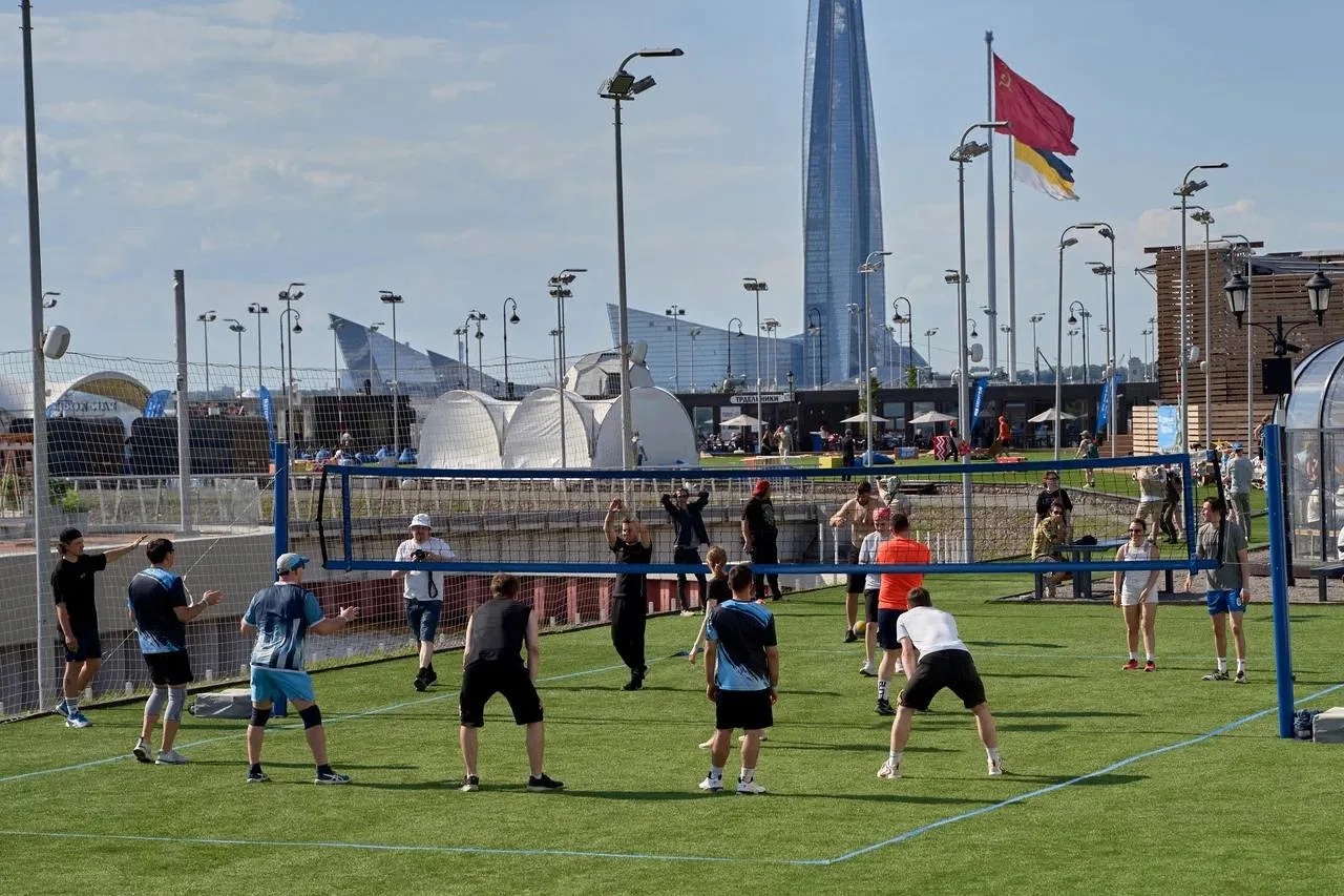 Играйте в волейбол на «Флагштоке»! 🏐

Собирайте друзей, близких или коллег и проводите летние дни а