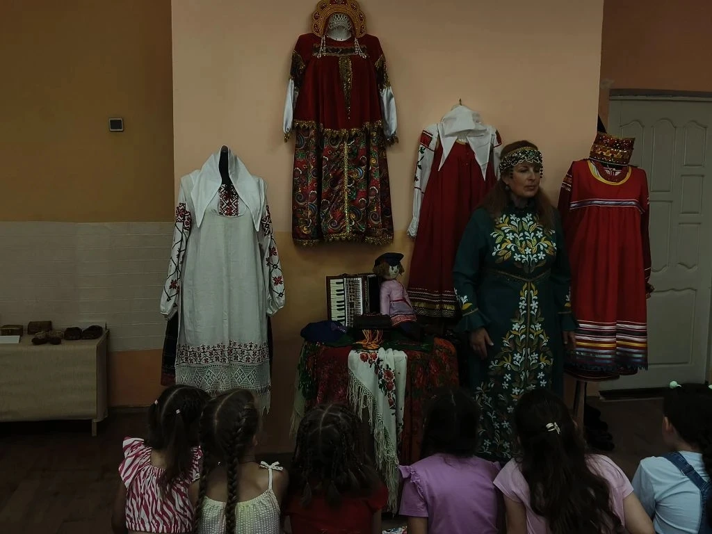 В нашем детском саду состоялось радостное событие — открылась музейная комната «Русская изба». Этот 
