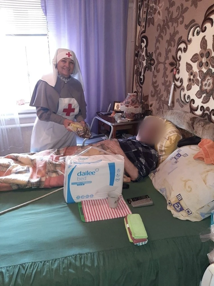 Сегодня сестра милосердия навестила Александра, нашего подопечного. Она поздравила его ...