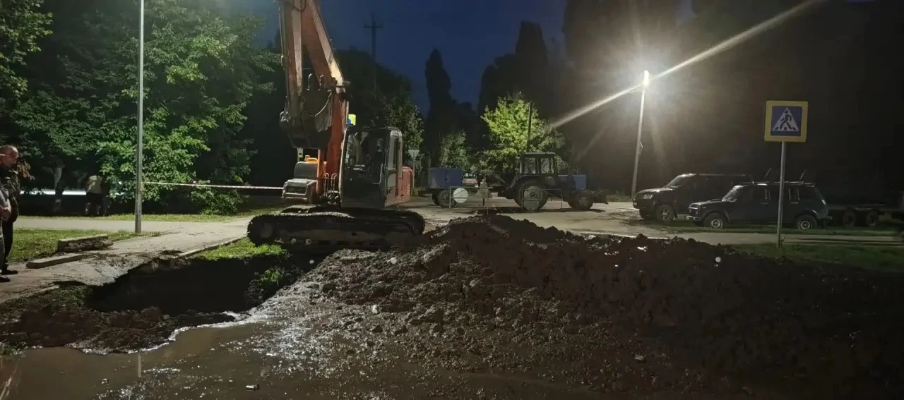⚡️Уважаемые балашовцы!

Продолжаем работать над устранением аварии на водопроводе на пересечении ули