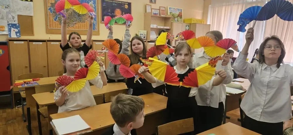 🎎 Сегодня учащиеся 4-х классов погрузились в атмосферу Востока! 🐉  Ребята с большим интересом создав