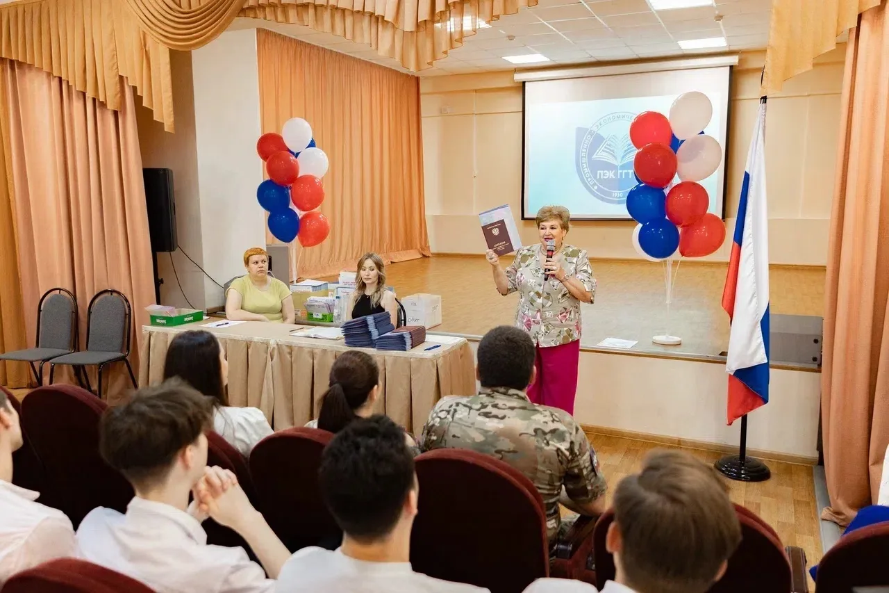 Выпускники высоких технологий: получили дипломы выпускники Промышленно-экономического к...