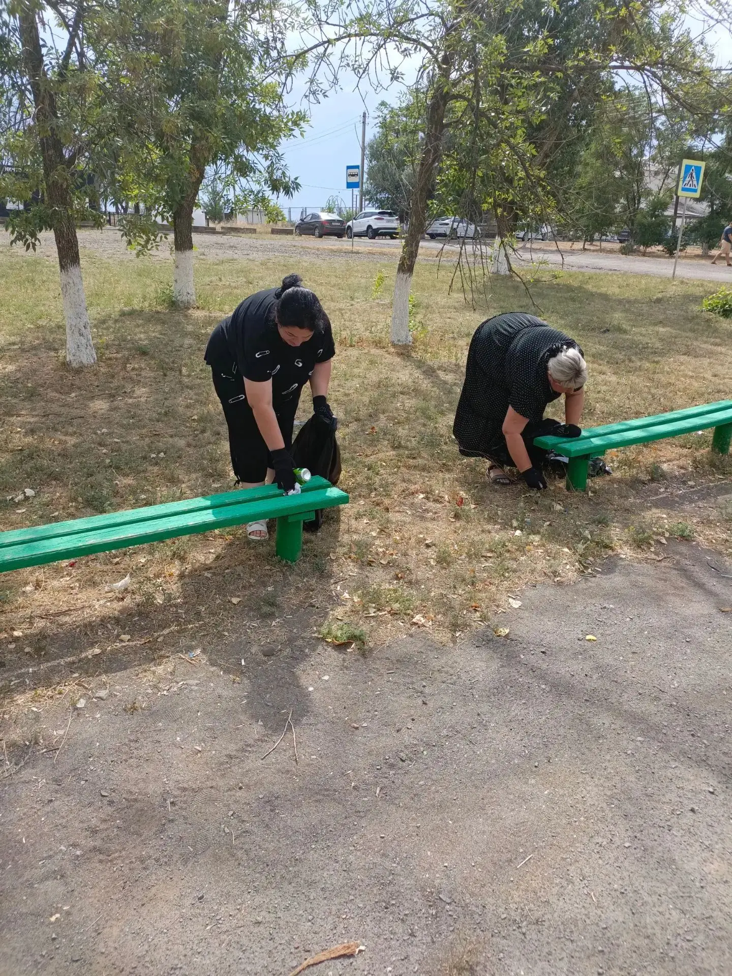 Работники Чапаевского СДК провели экологический субботник "Чистый хутор": убрали мусор в парке.
#чи