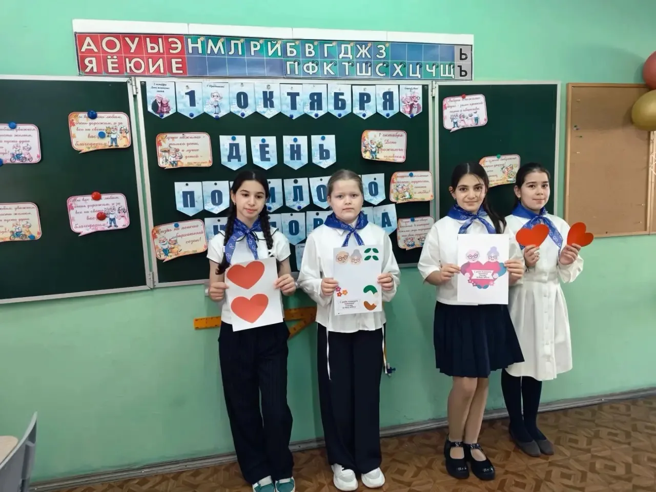 Юные инспекторы движения провели урок доброты к Международному дню пожилых людей.