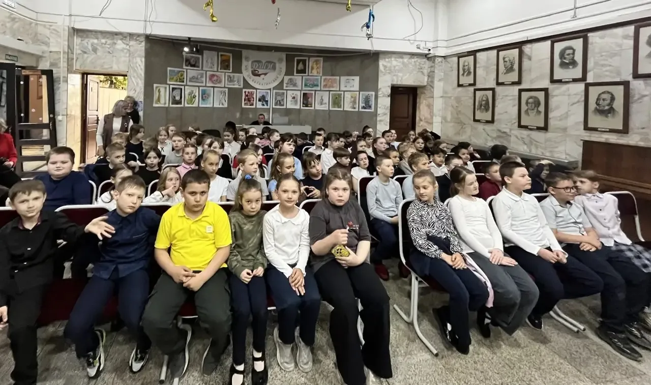 🪗🎼2-е классы нашей школы посетили концерт в детской музыкальной школе искусств, приур...