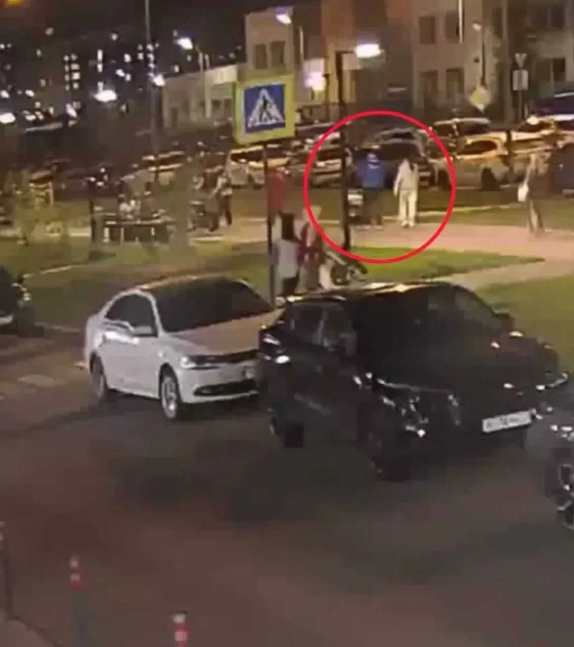 😨Трёхмесячный ребёнок выпал из коляски лицом на асфальт после наезда питбайкера в Казани