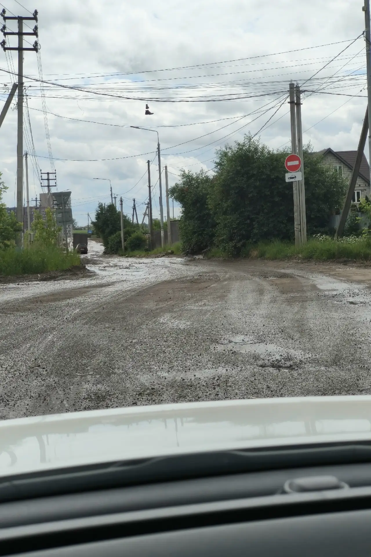 Единственная дорога из Видного в деревню Белеутово убита строительной техникой, и теперь закрыта для
