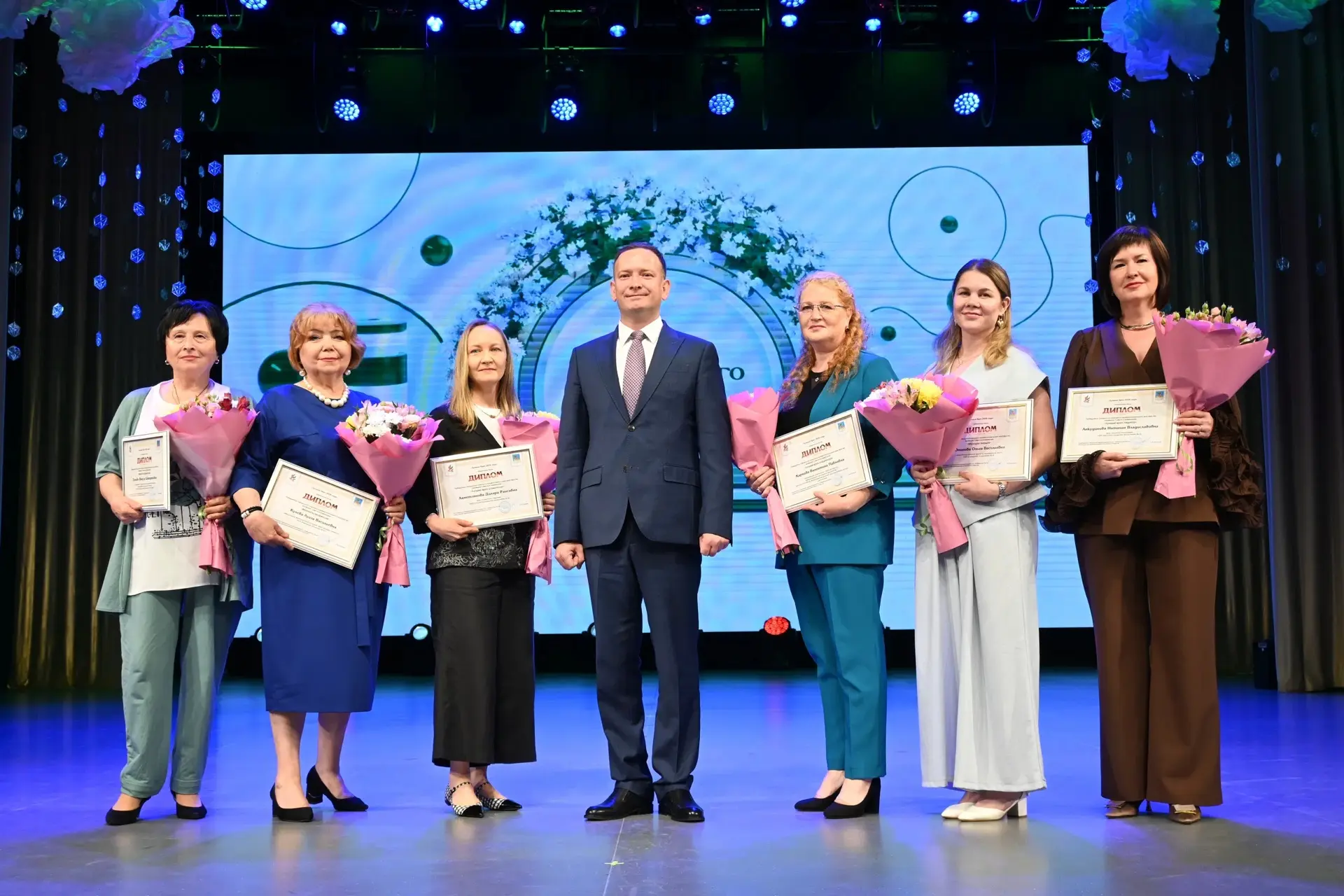 🎉 16 июня в большом зале Дворца культуры «Энергетик» состоялся праздничный концерт, по...
