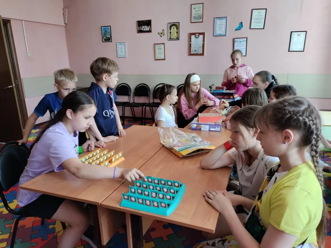 Первые пять дней лагеря «Дружба народов»

Старт смены задал бодрый тон: торжественная линейка с флаг