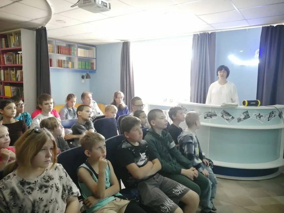 4 июня воспитанники школьного лагеря посетили городскую детскую библиотеку.  "Пушкински...