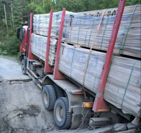 Это фиаско: очередной мост рухнул под очередной фурой

В Приморье на дороге, соединяющей Рощино и Ме