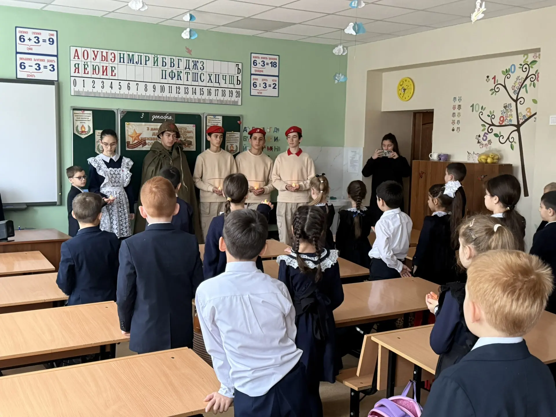 День Неизвестного солдата🎖  «Нельзя научиться любить живых, если не умеешь хранить память о павших»,
