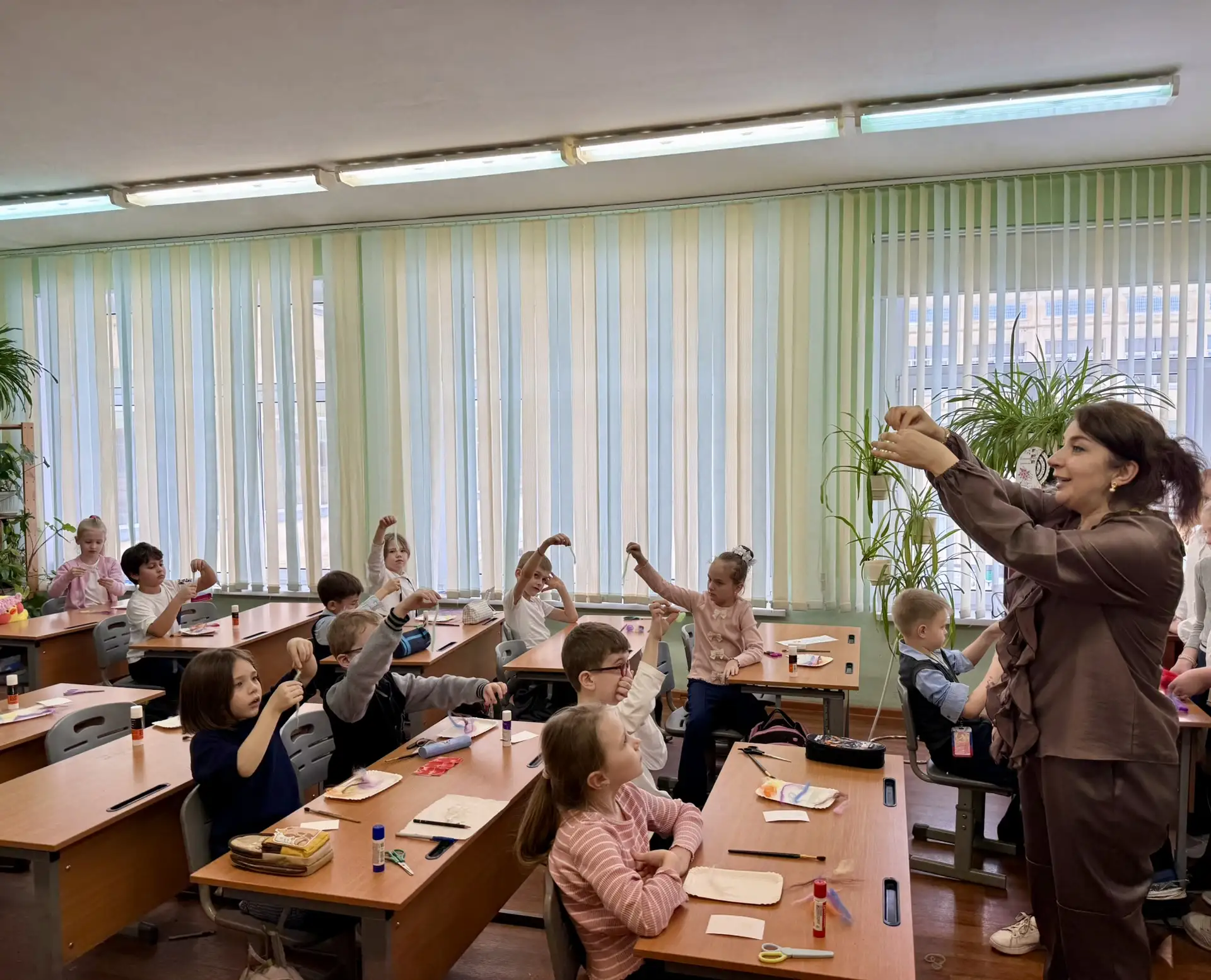 Подснежник – улыбка весны!  🌸В начальной школе с обучающимися 1 классов прошёл мастер-класс «Первый 