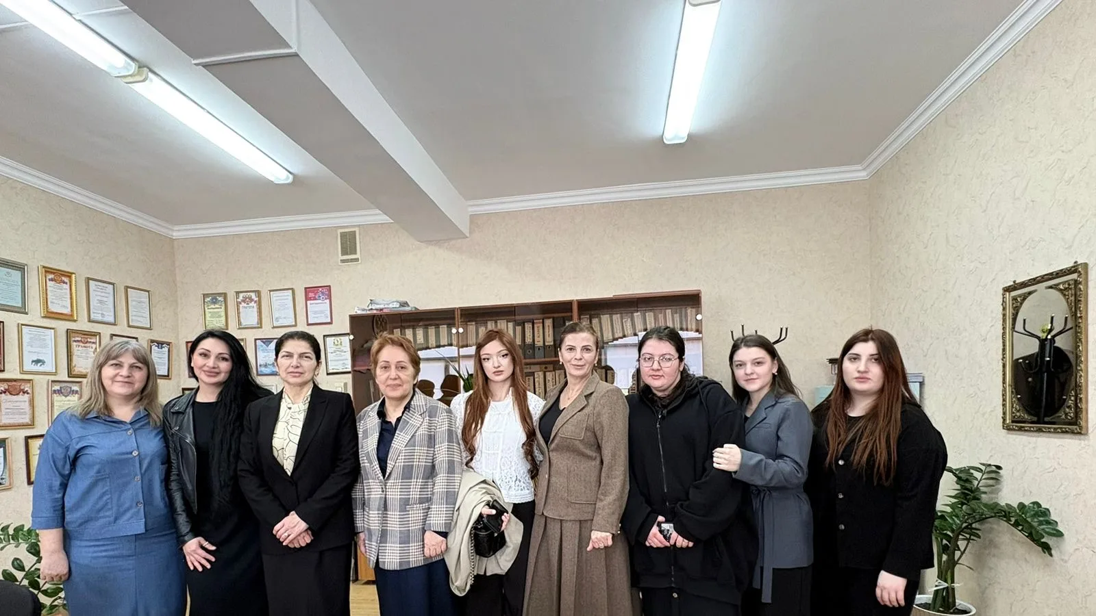 Сегодня нашу школу посетили представители ДГУ Юридического и Экономического факультетов. Студенты пр