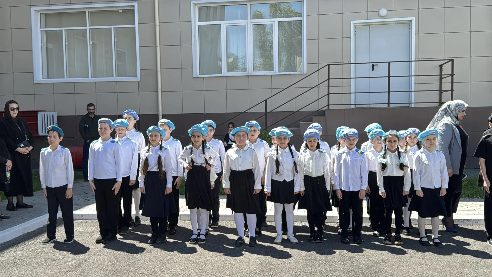 ▌ Память, гордость и преемственность поколений  В школе №27 имени Тхаро Абатаева 7 мая прошёл масшта