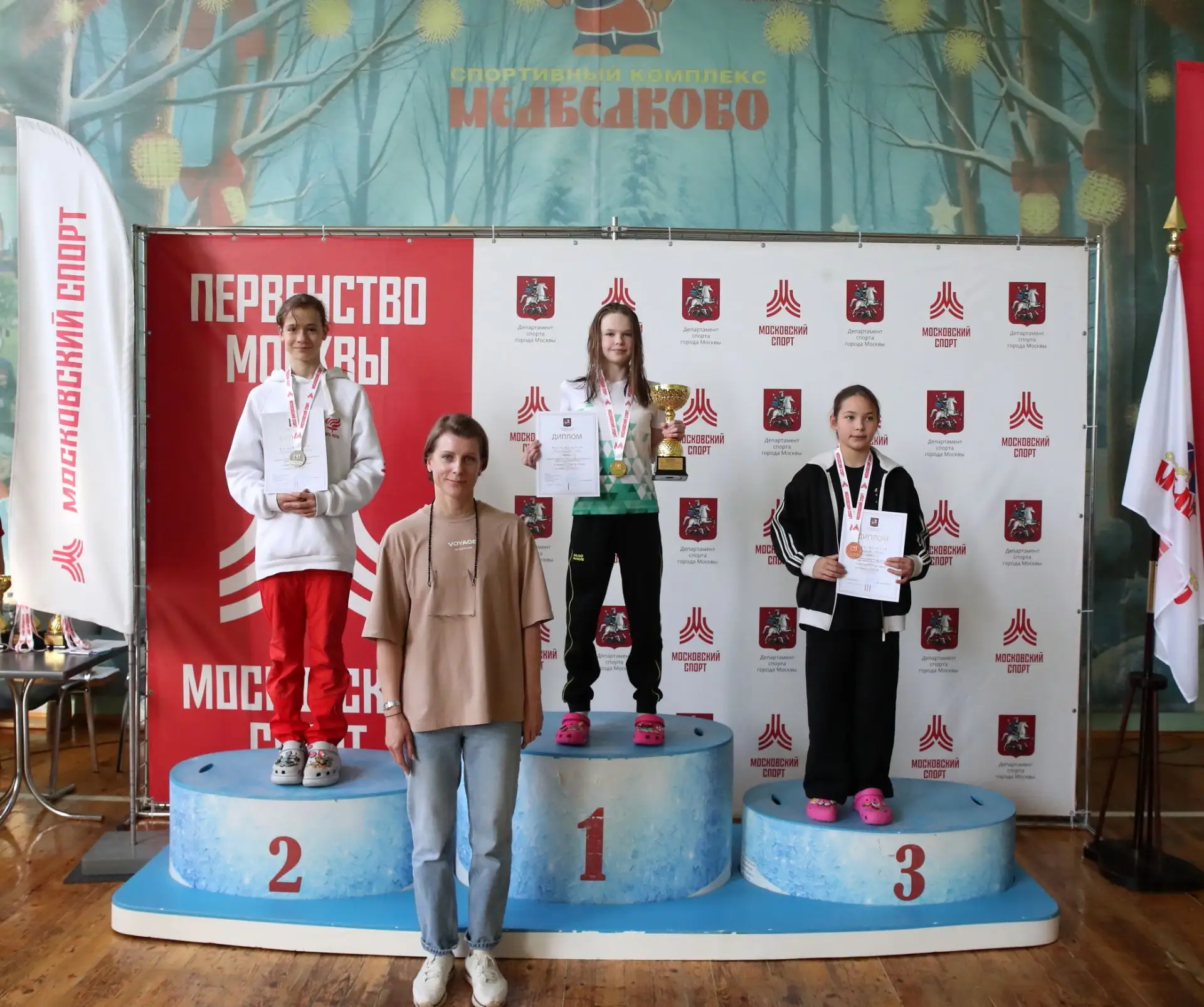 Первый день первенства спортивных школ Москвы по плаванию среди юношей и девушек 10-11 ...