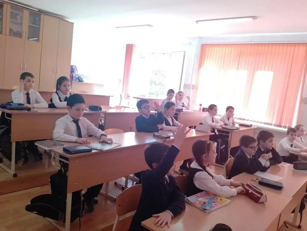 🎉 В преддверии Дня Защитника Отечества во 2 Г классе прошёл замечательный классный час! 🇷🇺  Дети выр