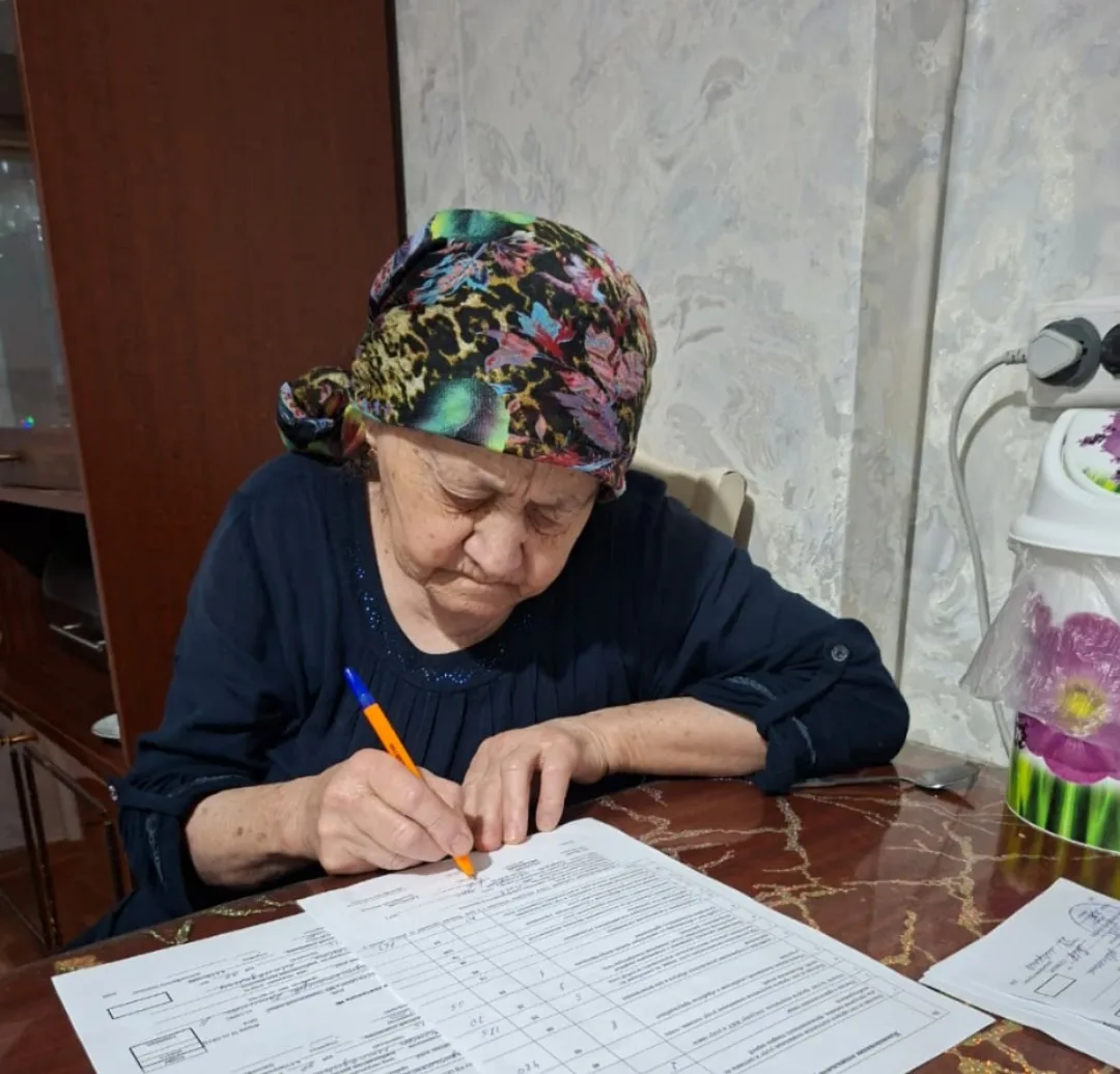 Социальный работник с.Тинди Абдулхалимова Аминат  оказывает социально-бытовые услуги в ...