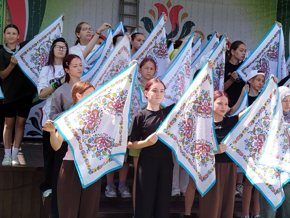 Учащиеся школ  участвуют в репетиции пролога районного Сабантуя.