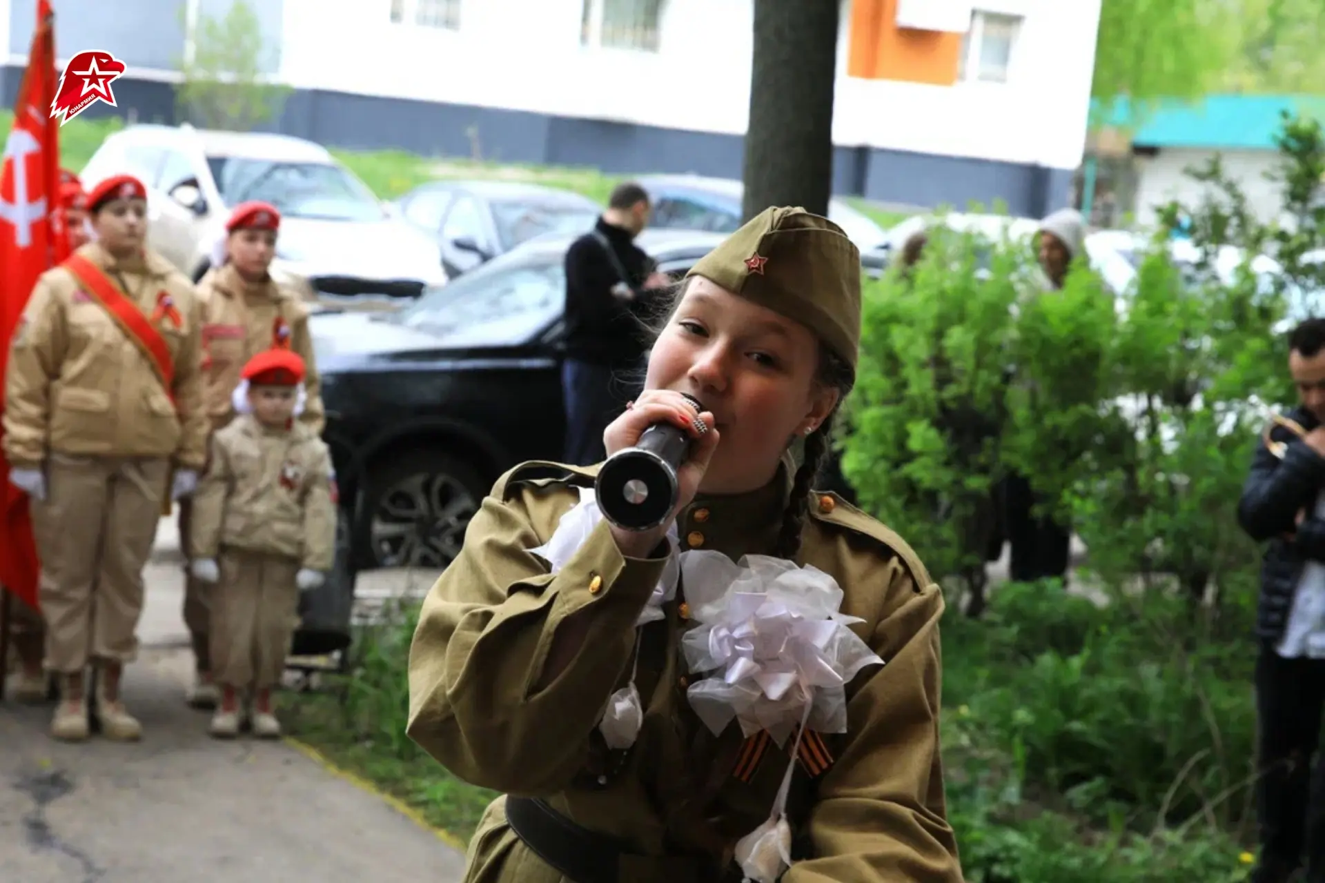 Дарить радость ветеранам❤️  Всероссийская юнармейская акция «Парад у дома ветерана» продолжается!  🔸