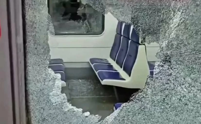 Толпа подростков забросала камнями электричку Москва — Калуга