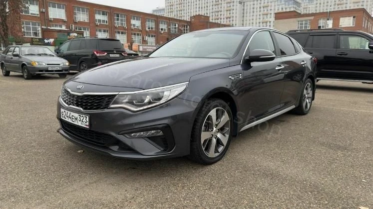 На публичное предложение выставлен популярный седан Kia Optima поколения JF 2020 года выпуска, наход