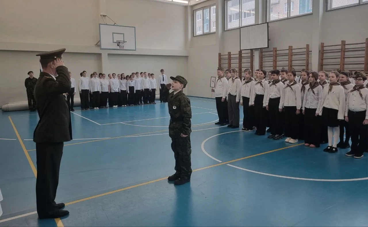 20 февраля в нашей школе прошёл традиционный «Смотр строя и песни», посвященный Дню защитника Отечес