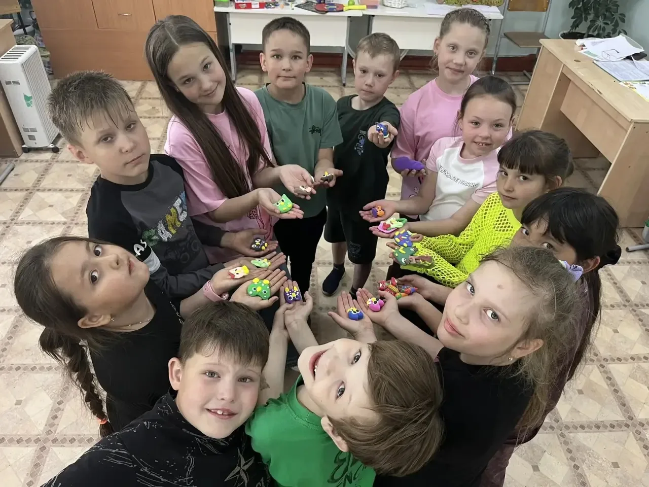 👨‍👩‍👧‍👦 Семья — это там, где тепло: День семьи в нашем лагере!

В нашем пришкольном лагере прошё