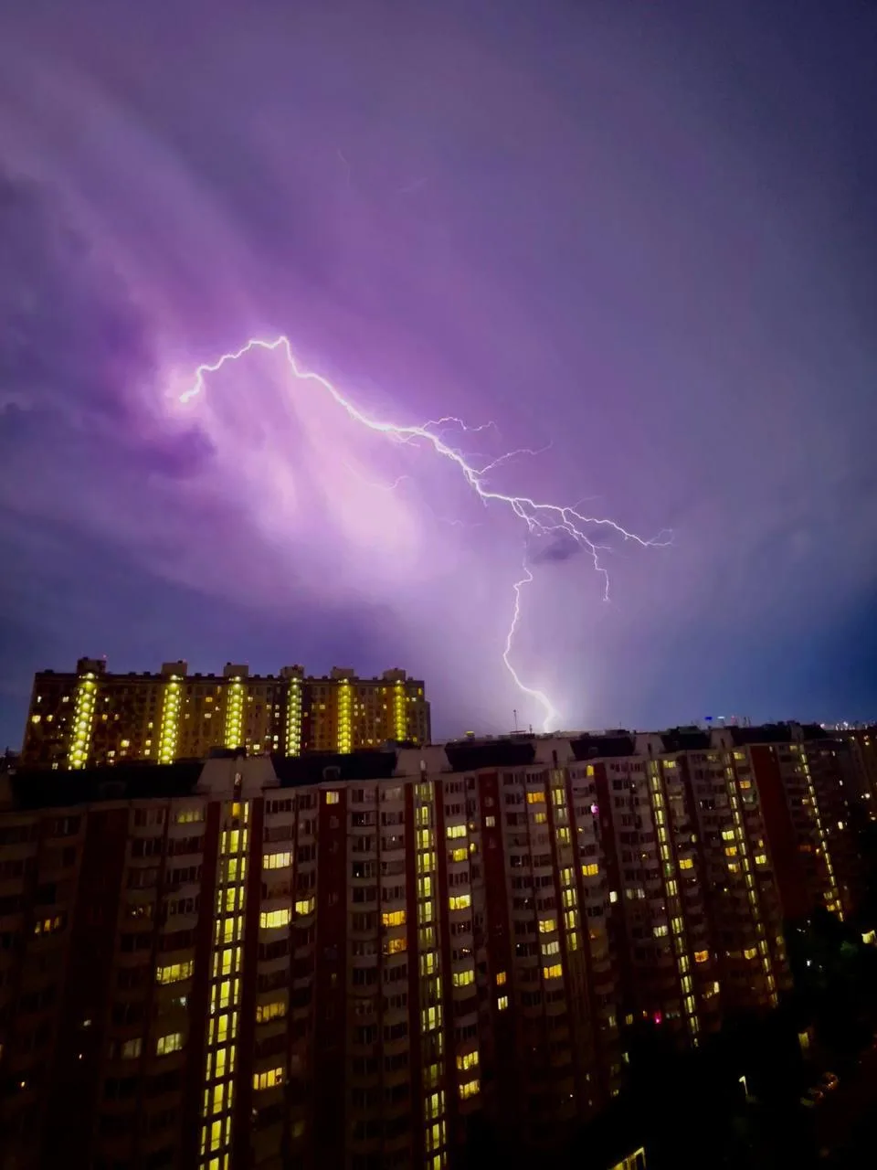 🇷🇺 Гроза и шторм накрыли Москву.