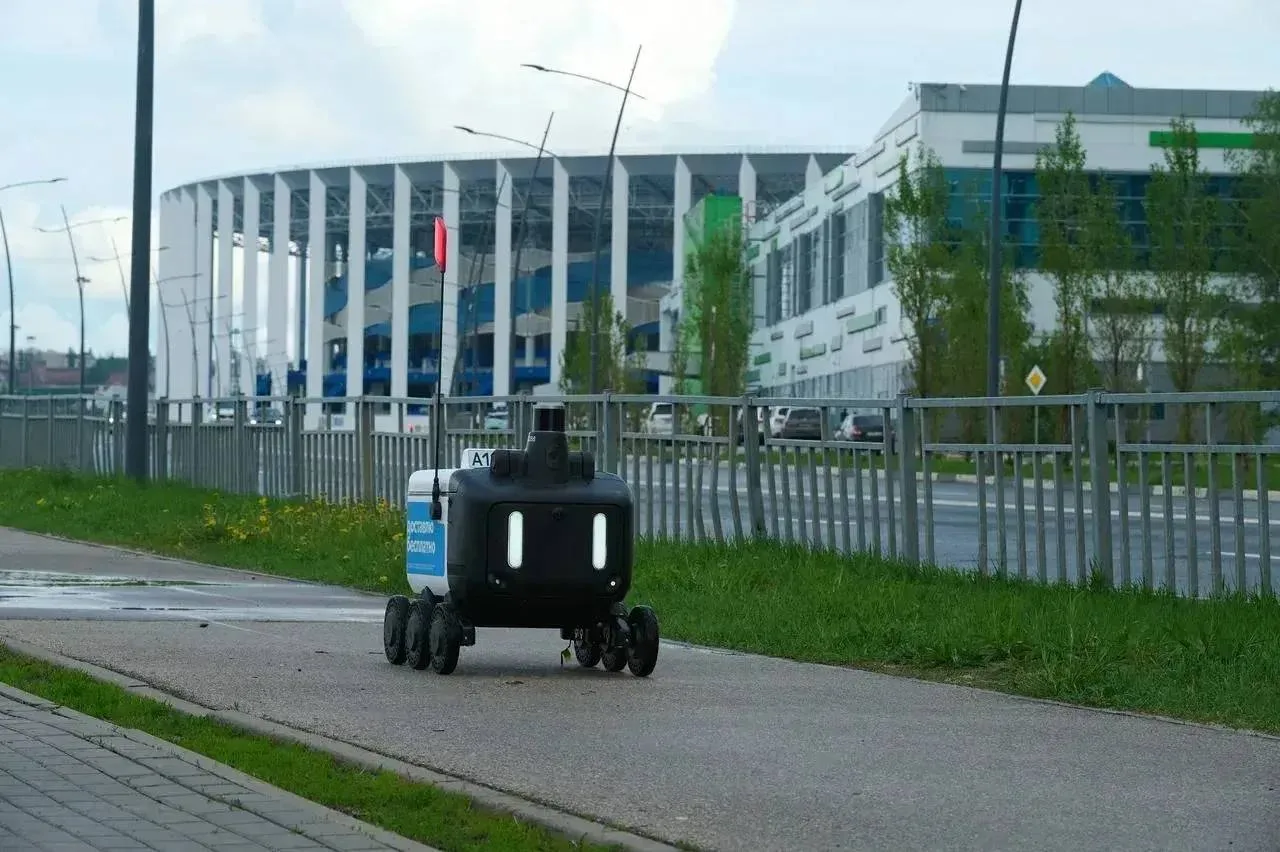 🤖 В Нижнем Новгороде запустили роботов-доставщиков  Автономные курьеры сегодня вышли на улицы города