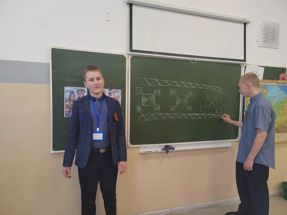Сегодня ученики 6 «И» класса выступили в роли настоящих наставников. Ребята помогали малышам из 2 «Ж