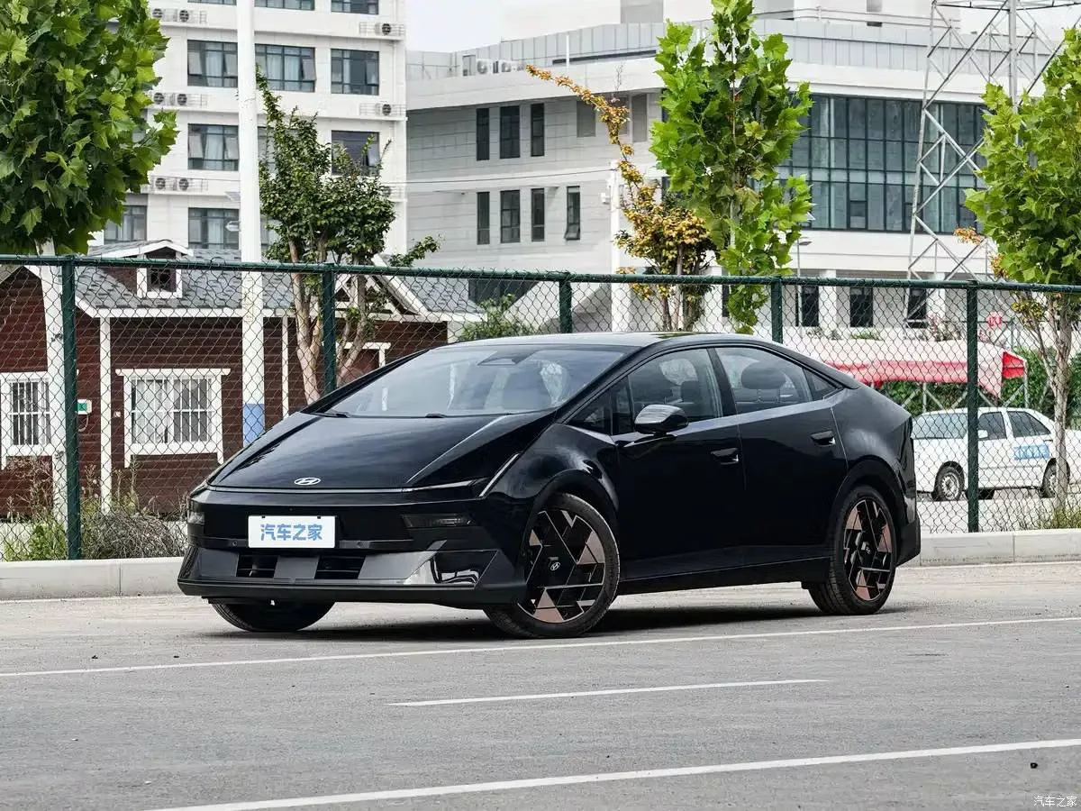 Hyundai представила в Китае новый электрический Ioniq V по цене Гранты — это первая мод...