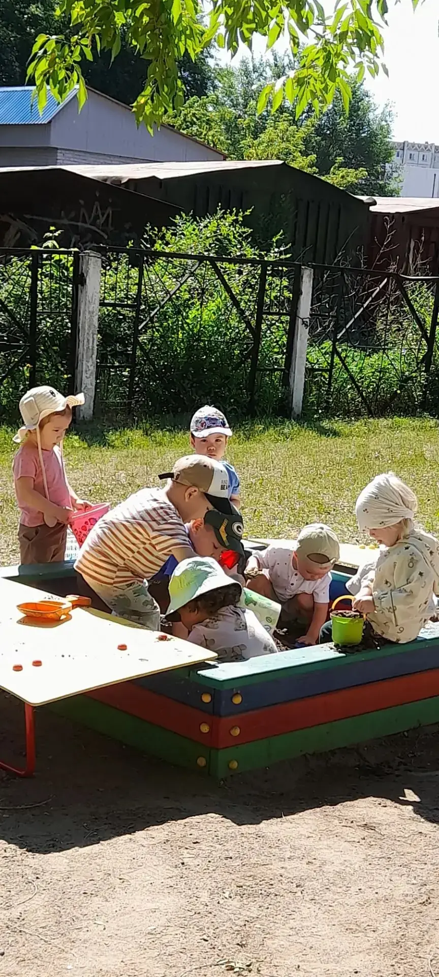 ☀Лето-это время песочниц и забавных игр для наших детей. 
✅ Игры с песком для детей 2-3 лет - это не