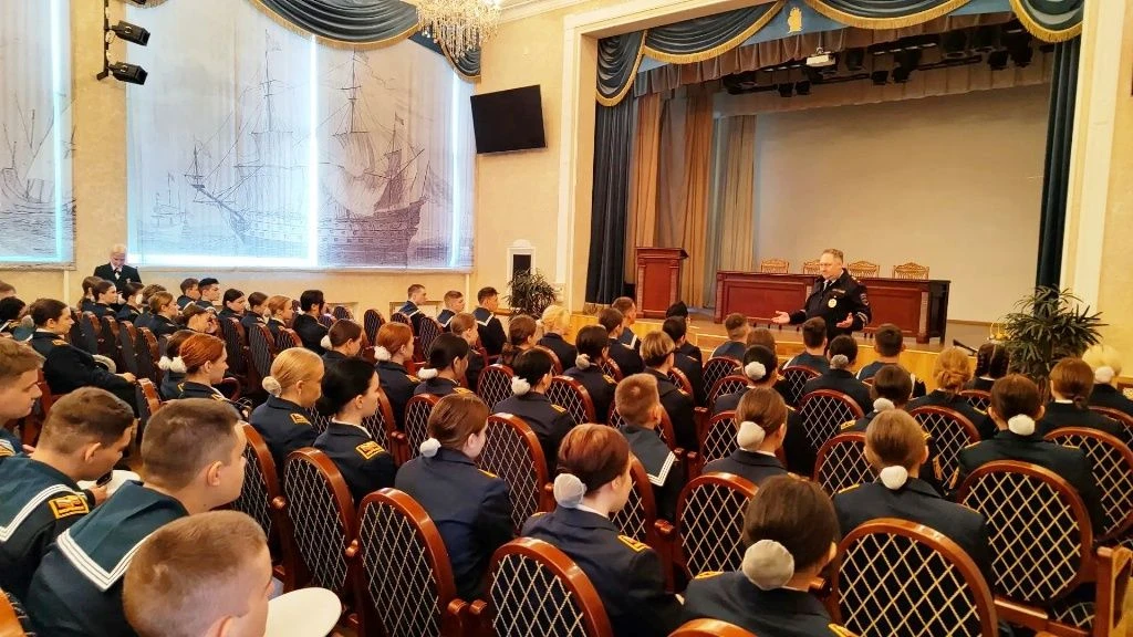 🚦 На первой площадке Морской технической академии имени адмирала Д.Н.Сенявина состояла...