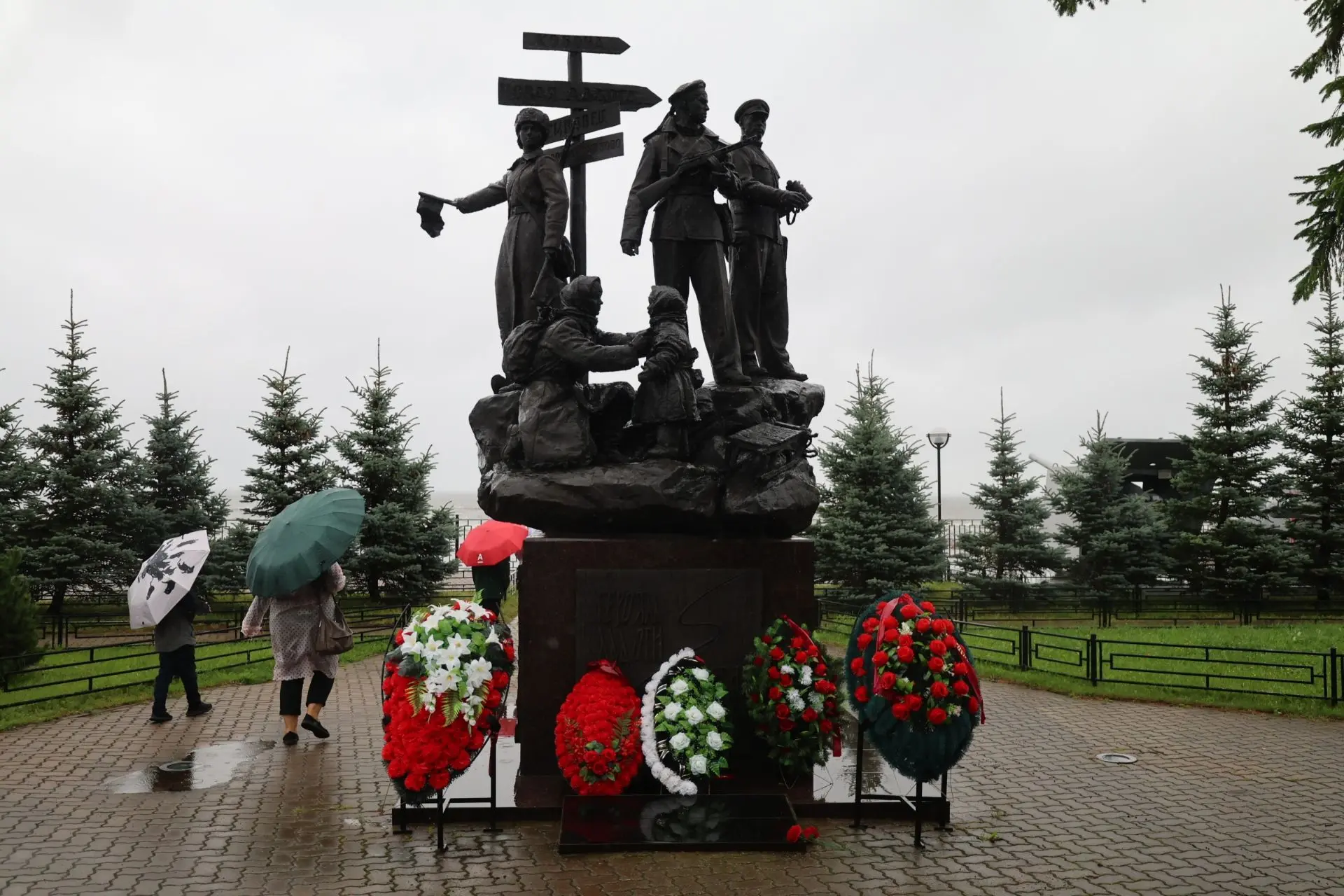 «ДОРОГОЙ ДРУЖБЫ МНОГИХ К МНОГИМ»