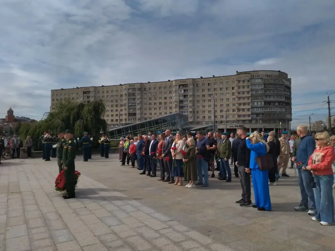 Сегодня возложение у памятника войнам-интернационалистам.