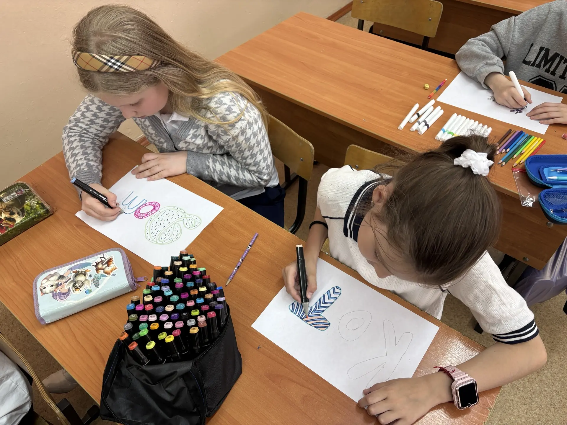 🎨✨ Наши буквы — это искусство! В гимназии прошёл мастер-класс «Буквица» В честь Дня славянской письм