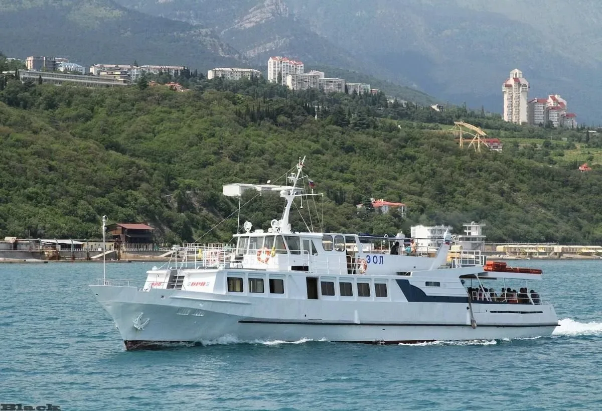 Между Ялтой и Алупкой запустили катер

Между Ялтой и Алупкой начал курсировать катер. Сейчас водный 