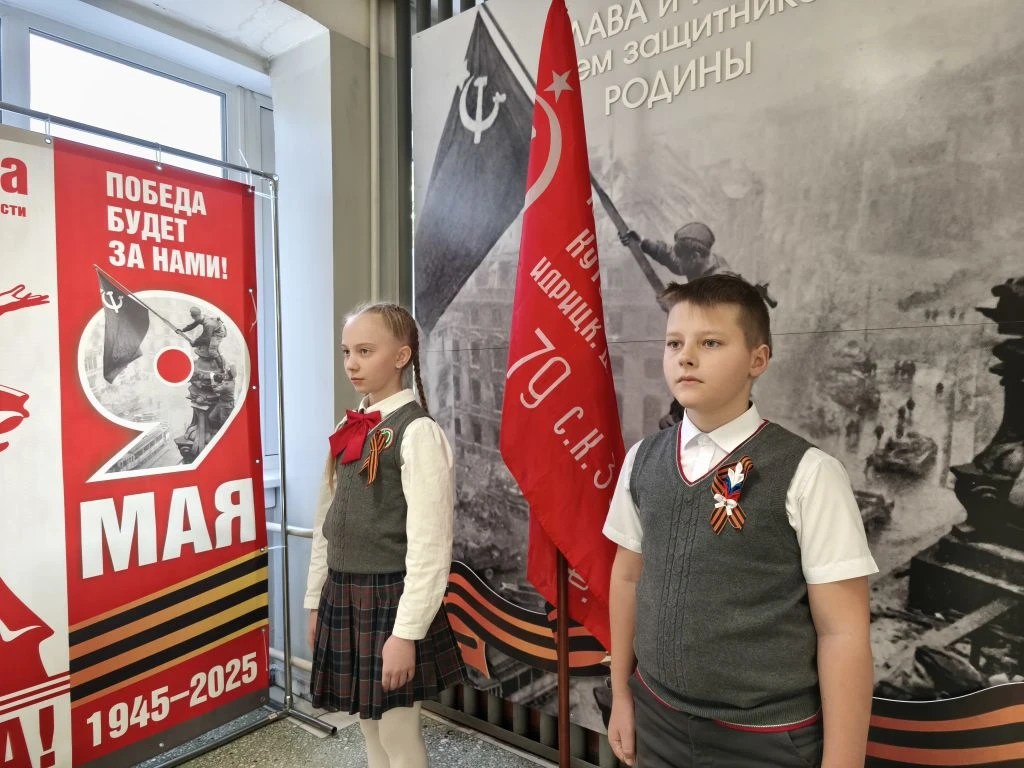 🇷🇺 Мы — наследники победителей: «Часовой у Знамени Победы»! 🔥  🫡 Несколько дней в нашем Лицее проход