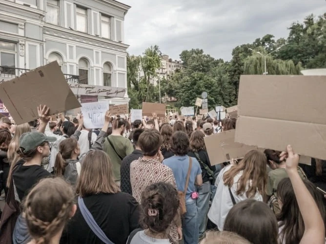 Франция зажгла фитиль: протесты докатились до Бельгии и Италии