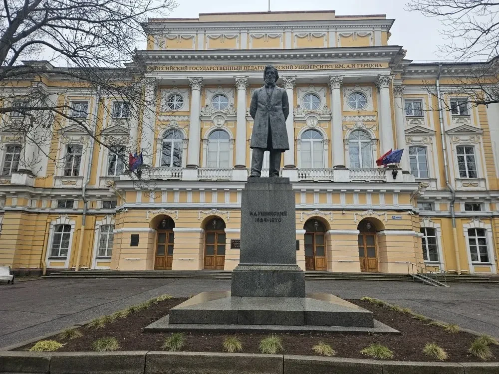 25 апреля группа старшеклассников под руководством Веркиной Натальи Григорьевны, учителя истории и о